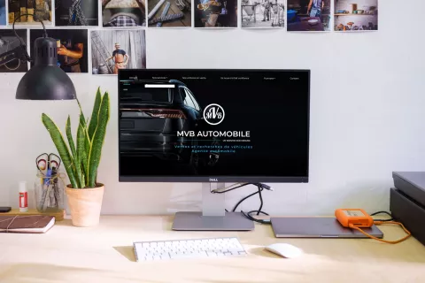 Mockup du site Drupal 7 MVB Automobile, réalisé par Julien Fontvieille, intégrateur web Drupal